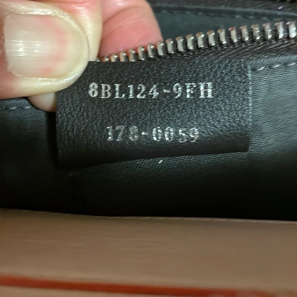 SOLD❤️Authentic Fendi By the way Med Vit.Dolce stud 2 eay - Picture 14 of 17
